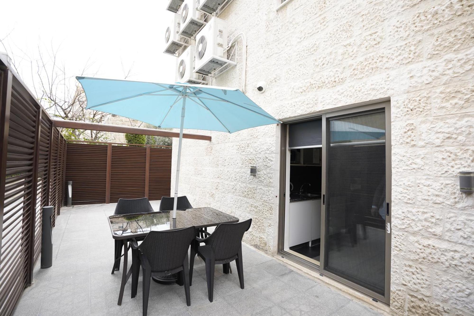Naylover Hotel Suites Amman Exteriör bild