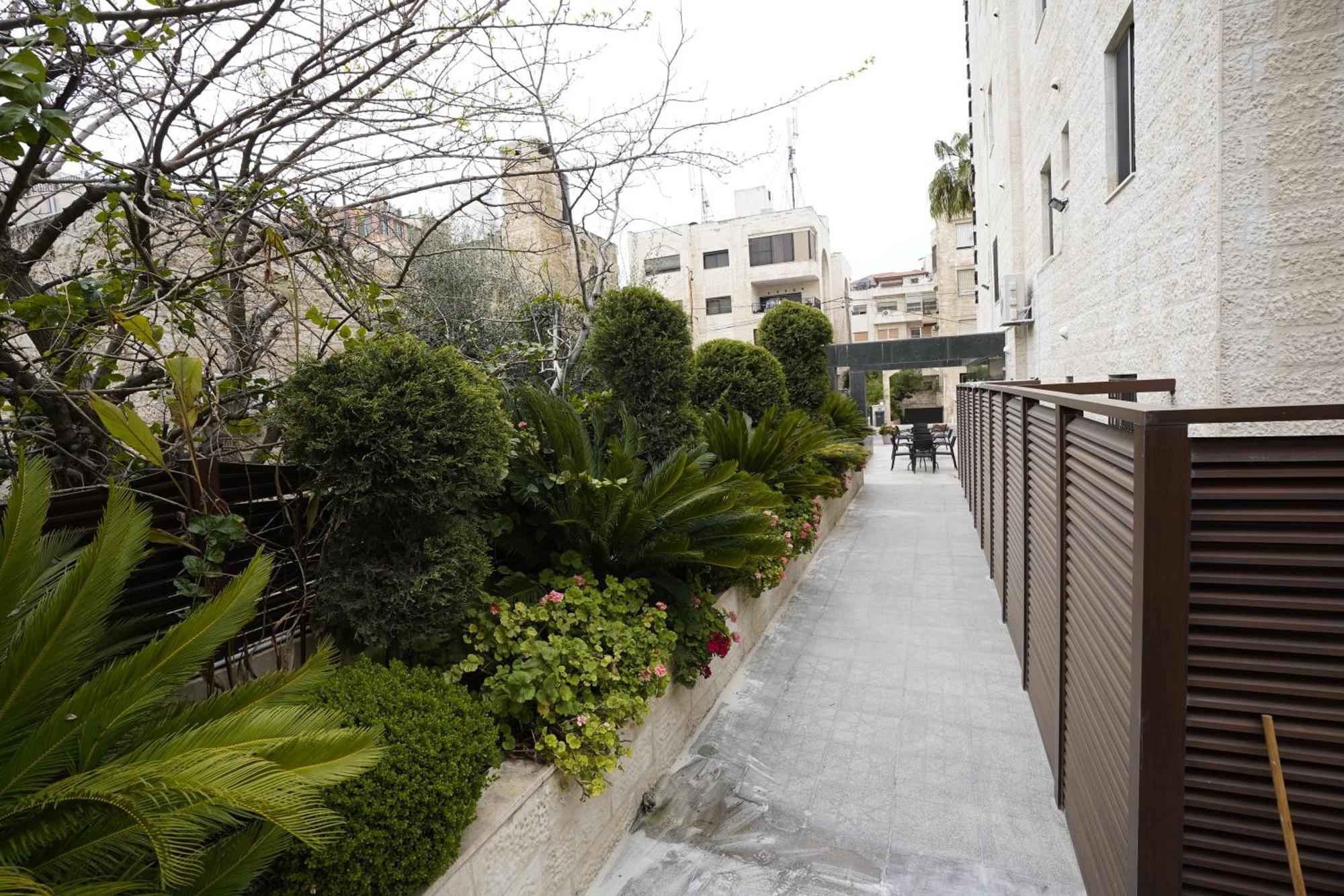 Naylover Hotel Suites Amman Exteriör bild