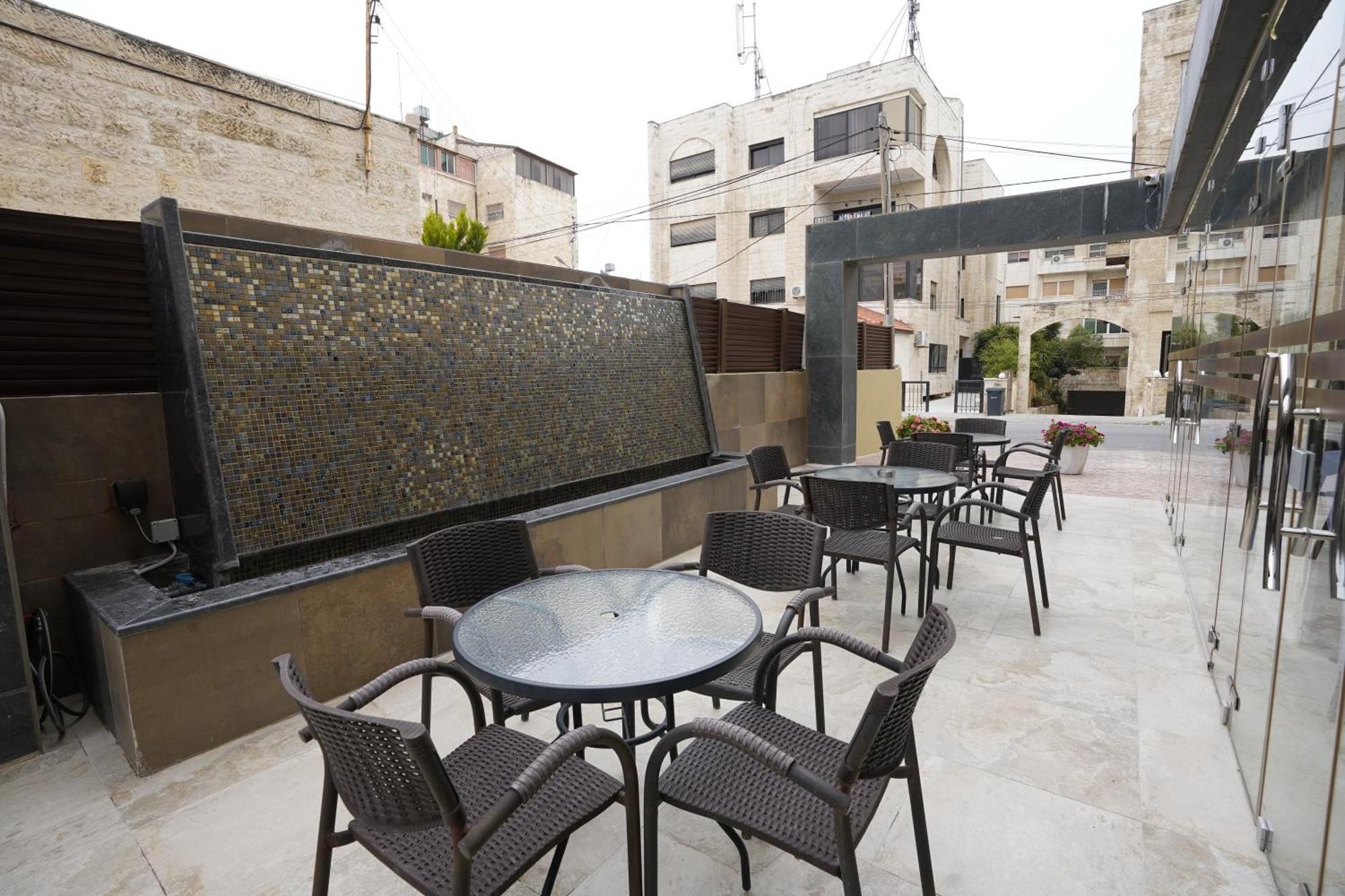 Naylover Hotel Suites Amman Exteriör bild