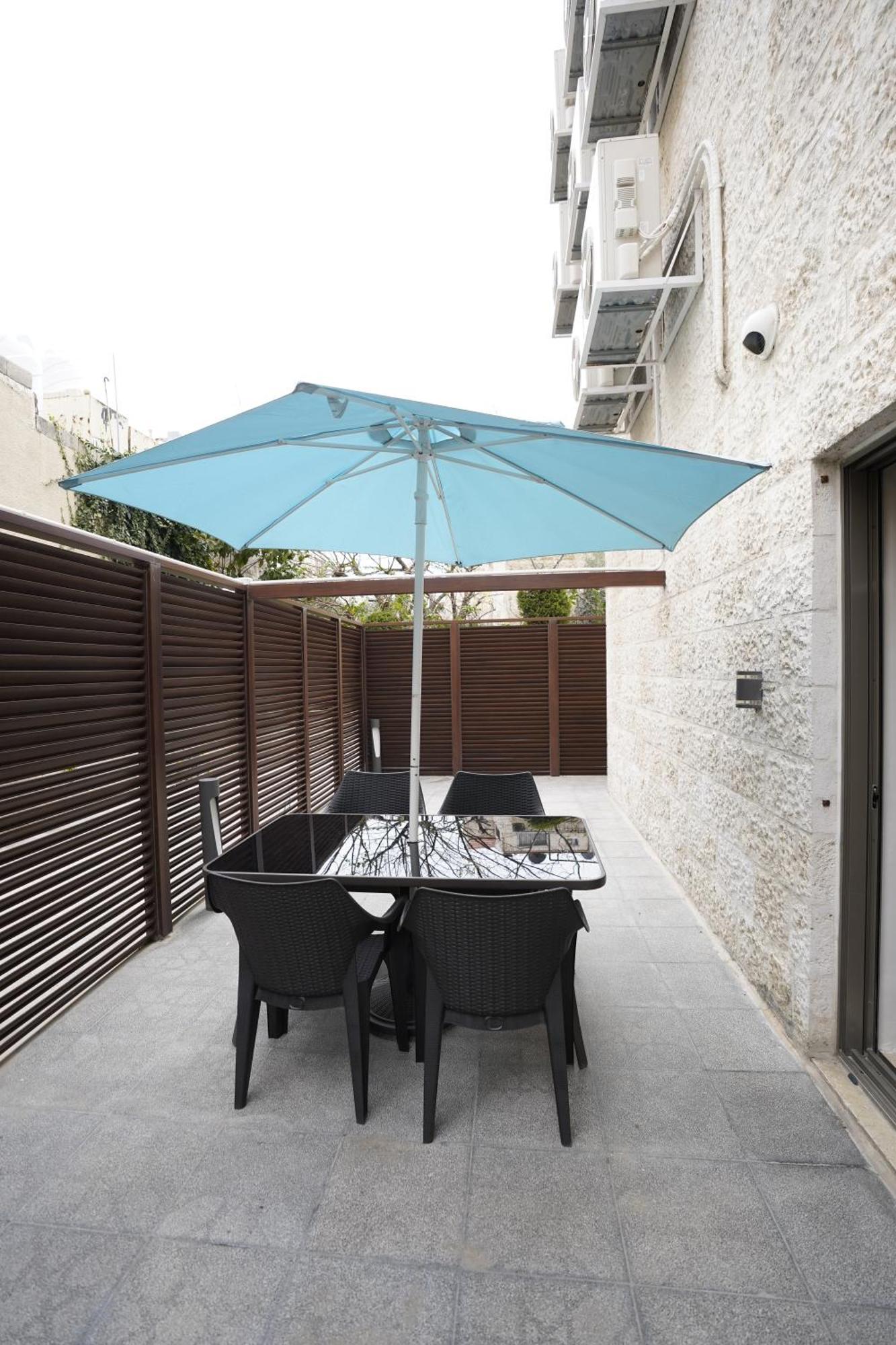 Naylover Hotel Suites Amman Exteriör bild