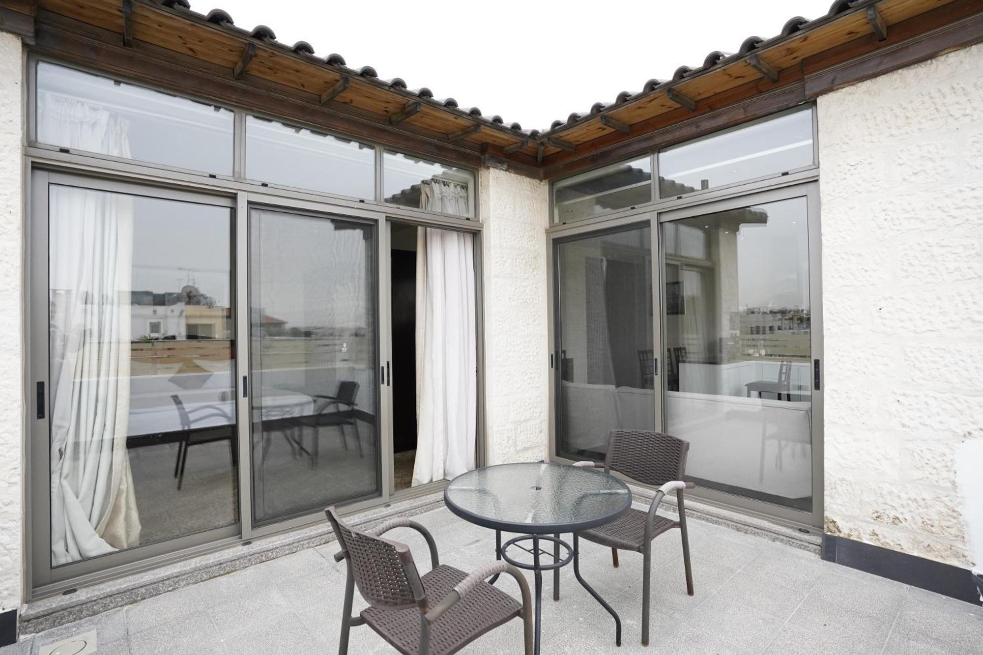 Naylover Hotel Suites Amman Exteriör bild