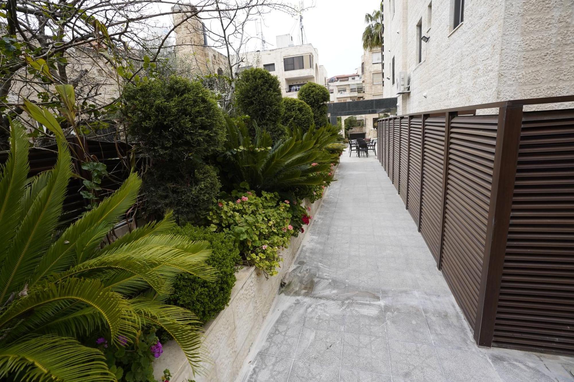 Naylover Hotel Suites Amman Exteriör bild