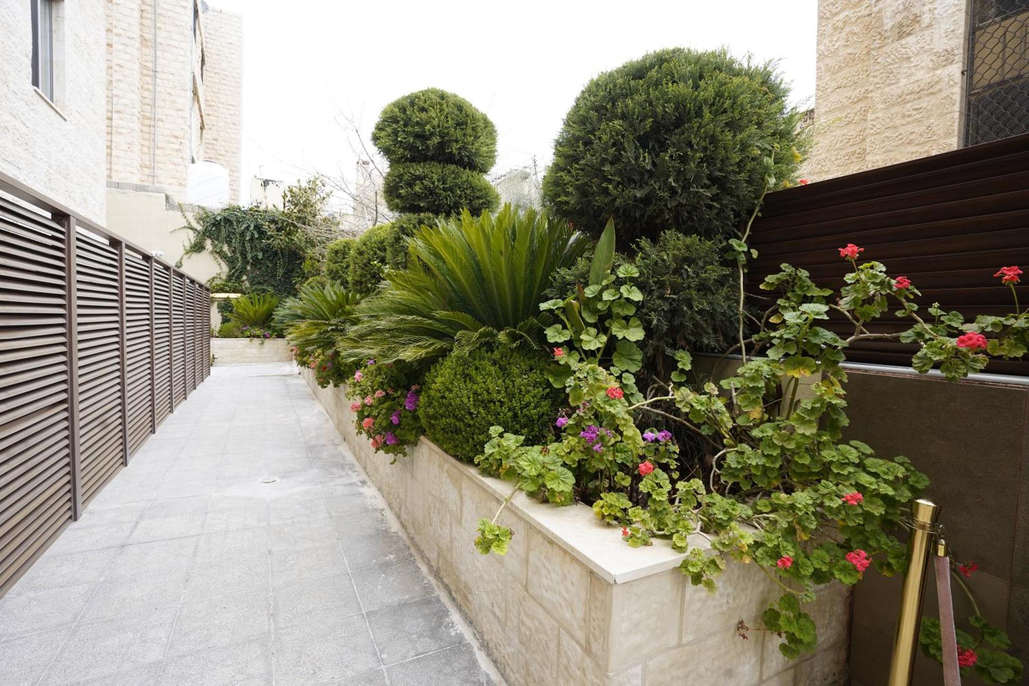Naylover Hotel Suites Amman Exteriör bild