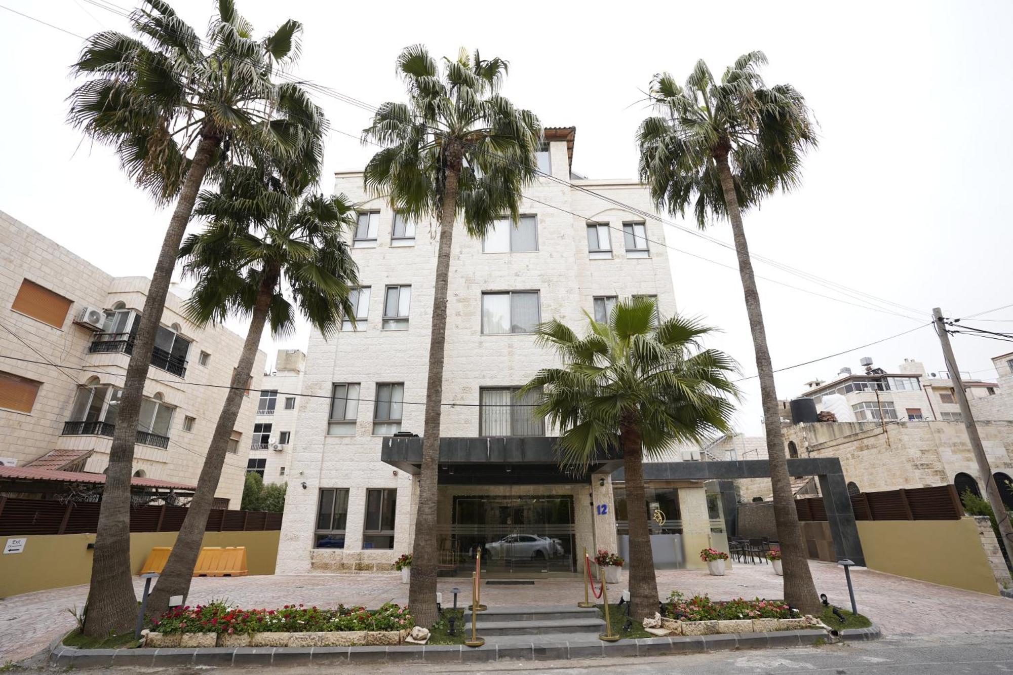 Naylover Hotel Suites Amman Exteriör bild