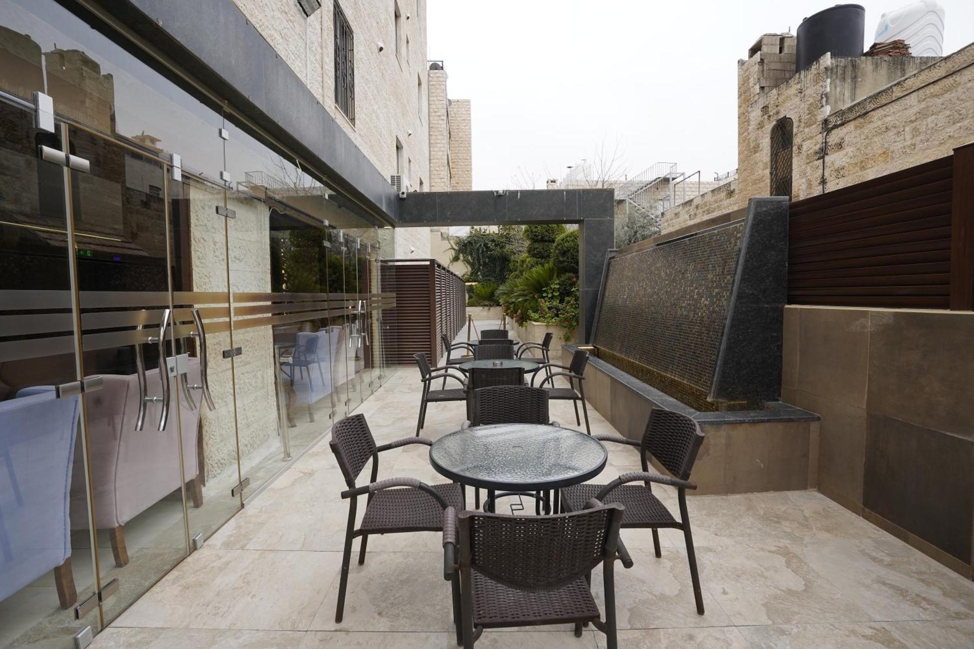 Naylover Hotel Suites Amman Exteriör bild