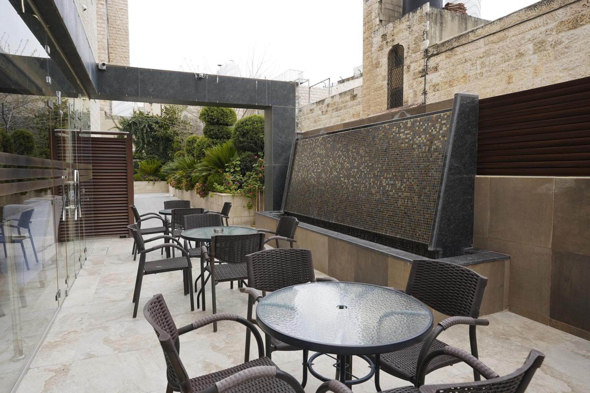 Naylover Hotel Suites Amman Exteriör bild