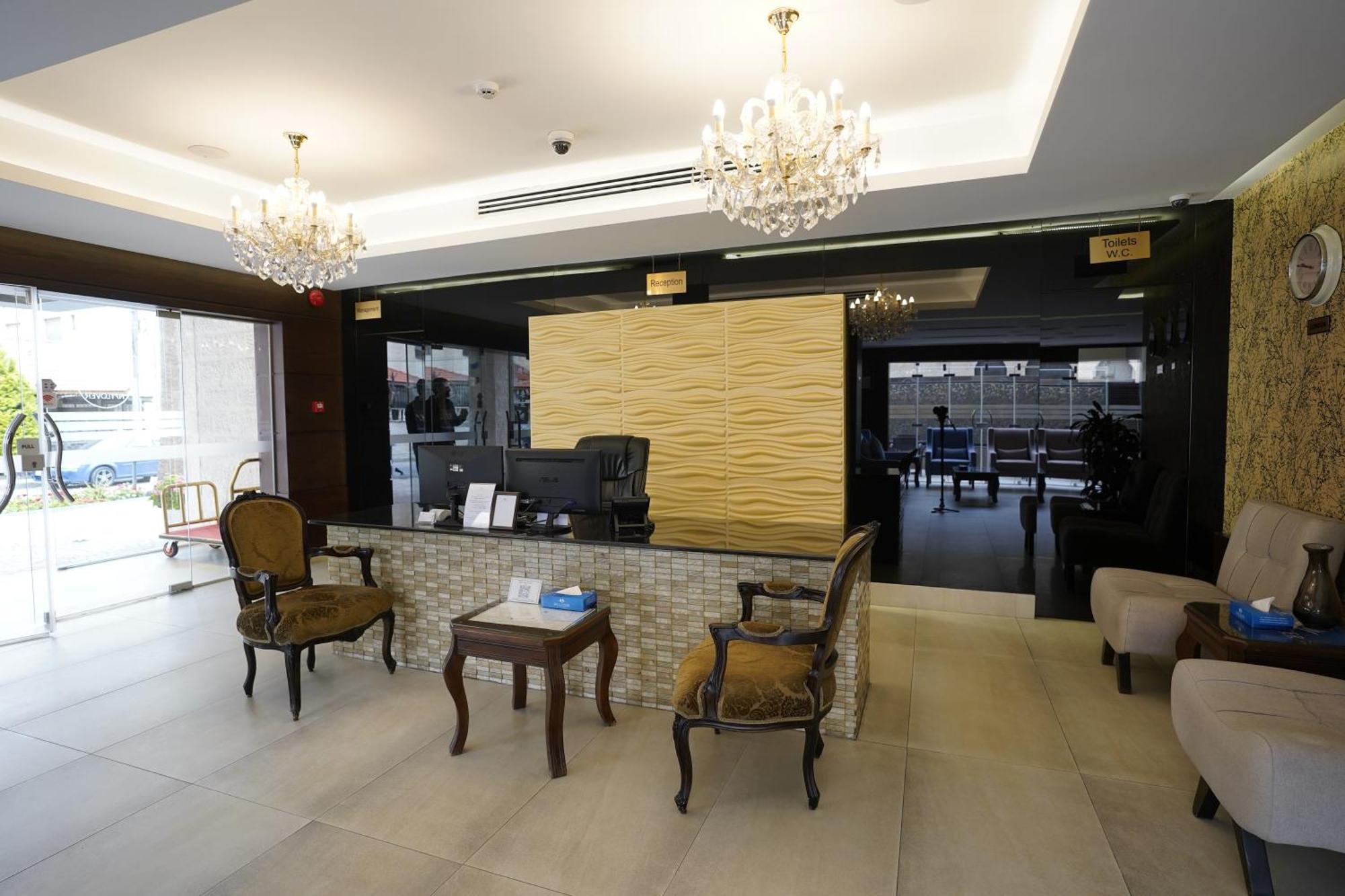 Naylover Hotel Suites Amman Exteriör bild