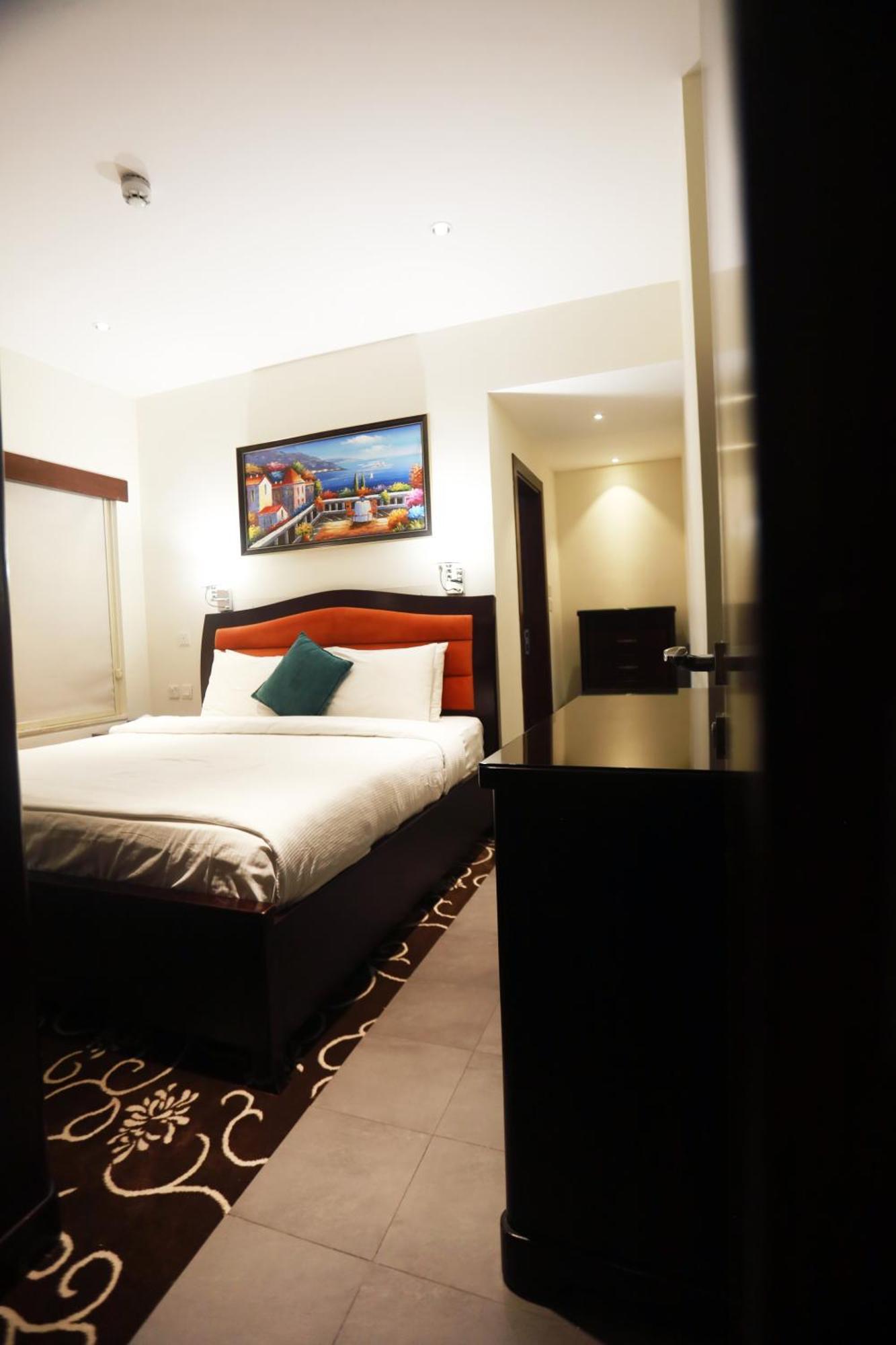 Naylover Hotel Suites Amman Exteriör bild