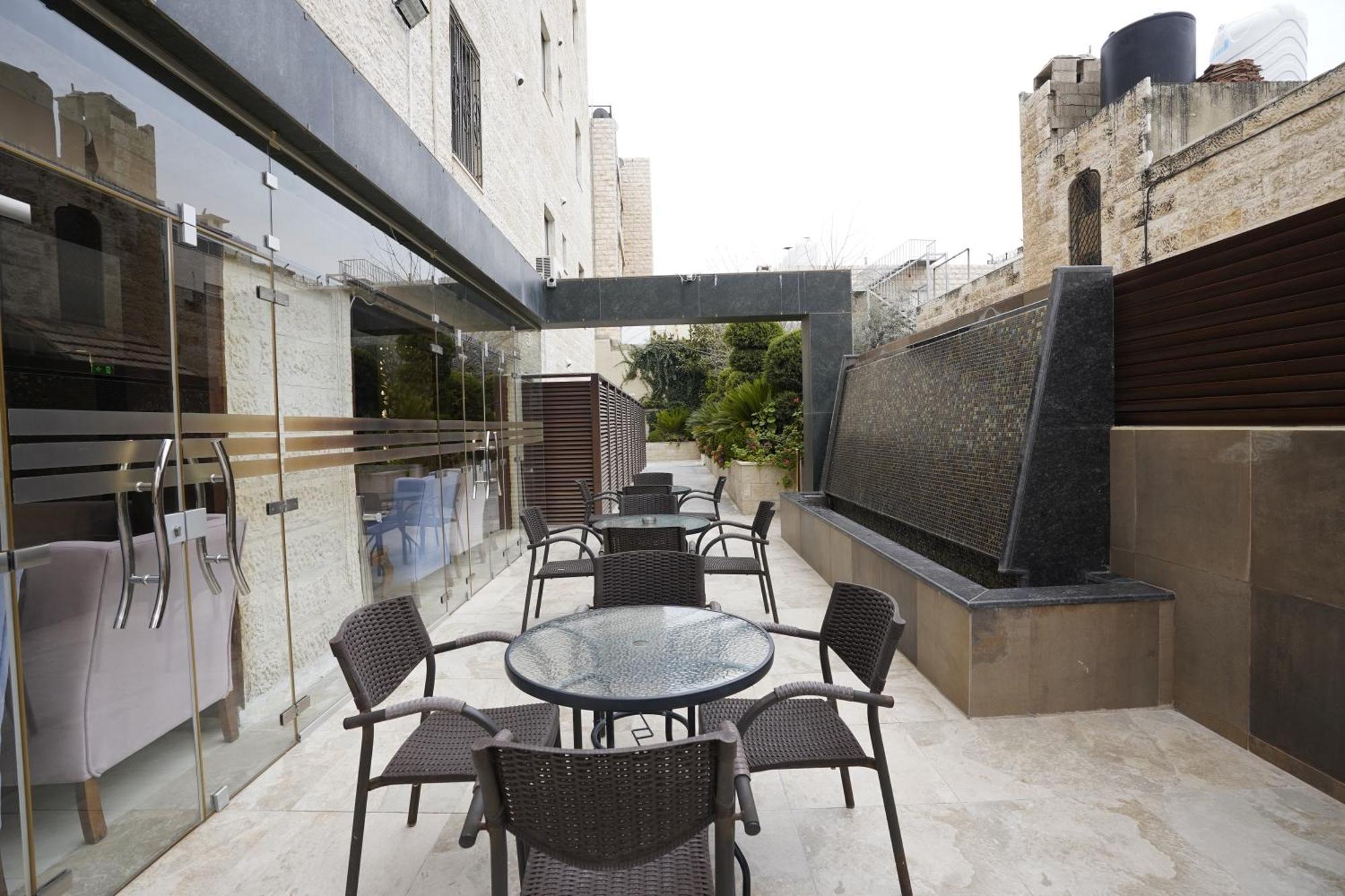 Naylover Hotel Suites Amman Exteriör bild