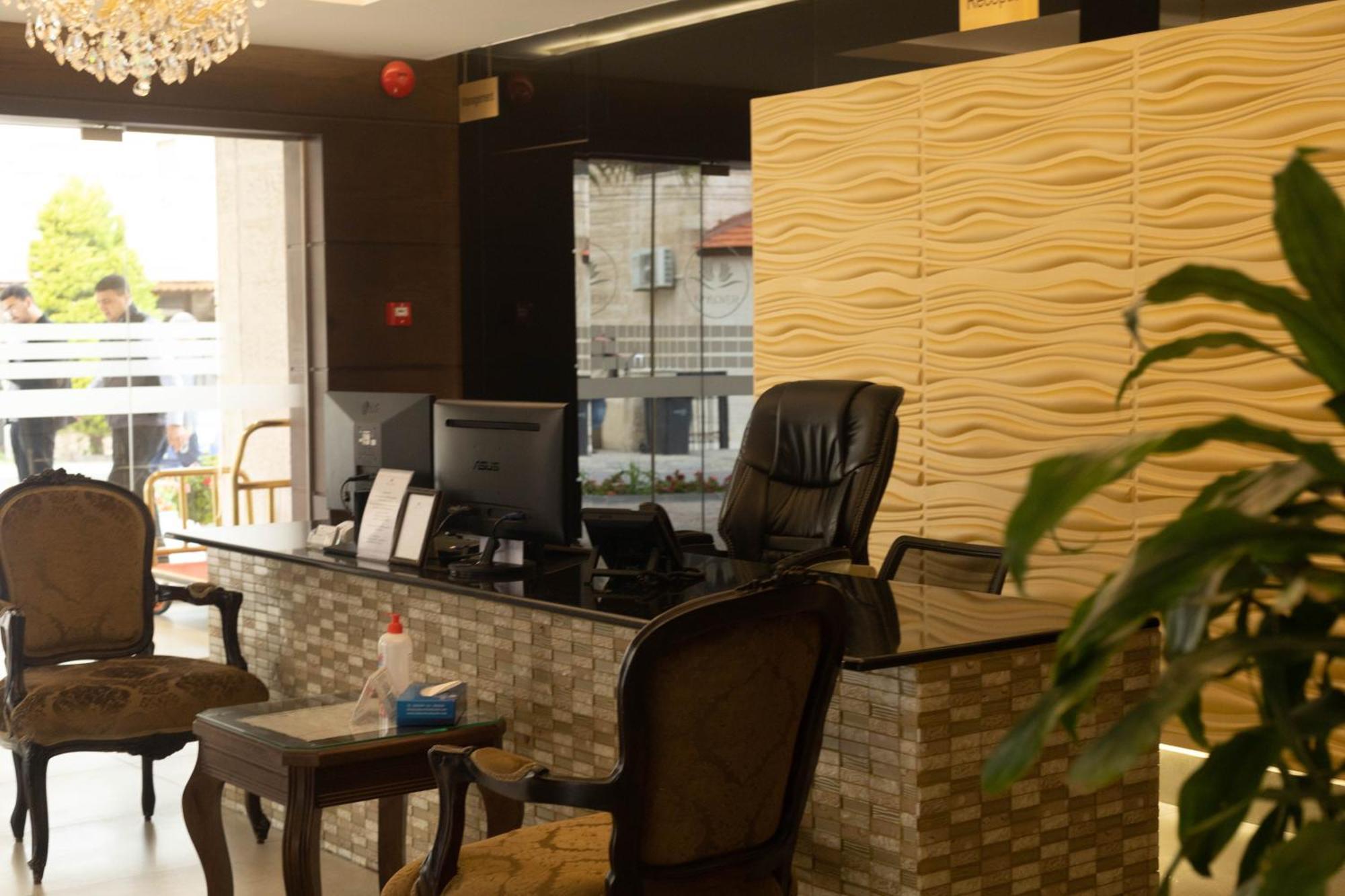 Naylover Hotel Suites Amman Exteriör bild