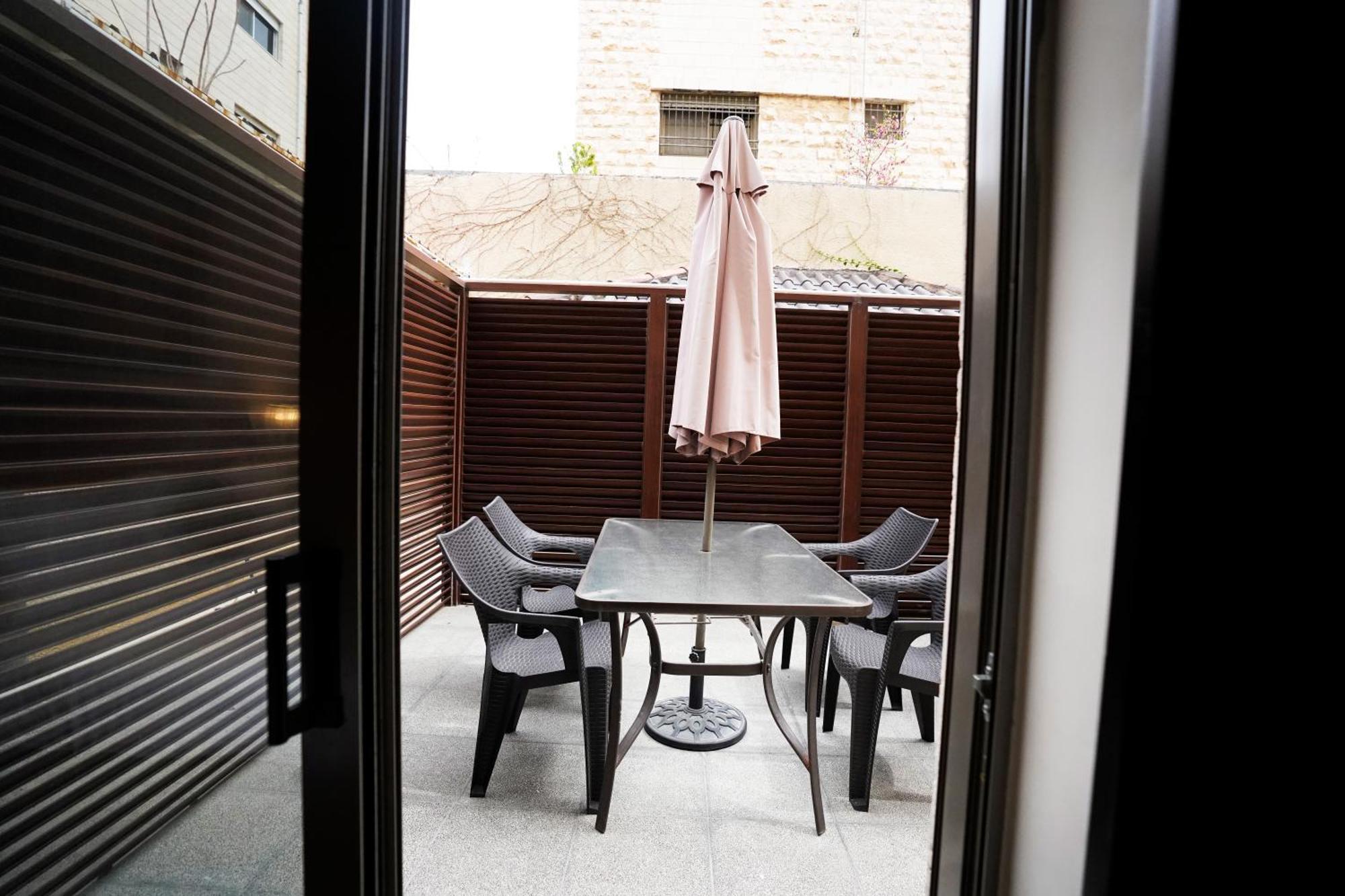 Naylover Hotel Suites Amman Exteriör bild
